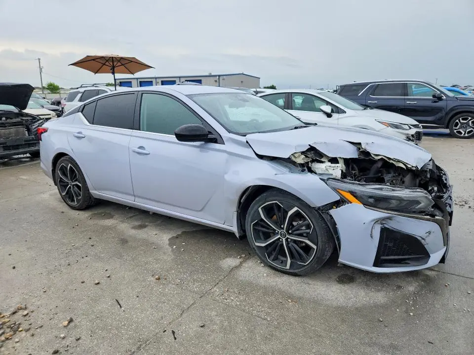 2023 NISSAN ALTIMA SR  
