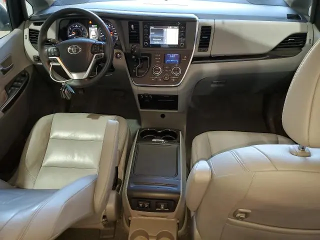 2019 TOYOTA SIENNA XLE  