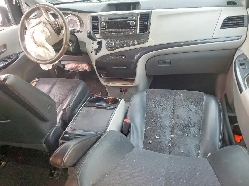 2013 TOYOTA SIENNA SPORT  