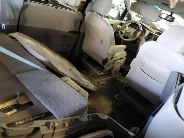 2011 TOYOTA SIENNA LE  