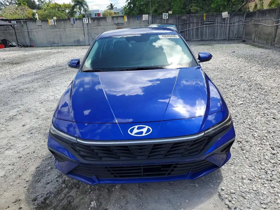 2024 HYUNDAI ELANTRA SE  