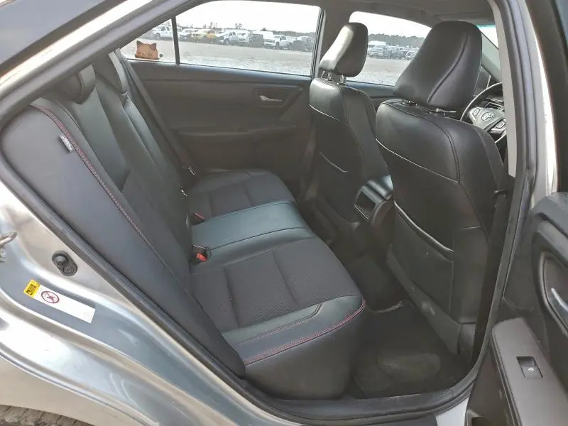 2016 TOYOTA CAMRY SE