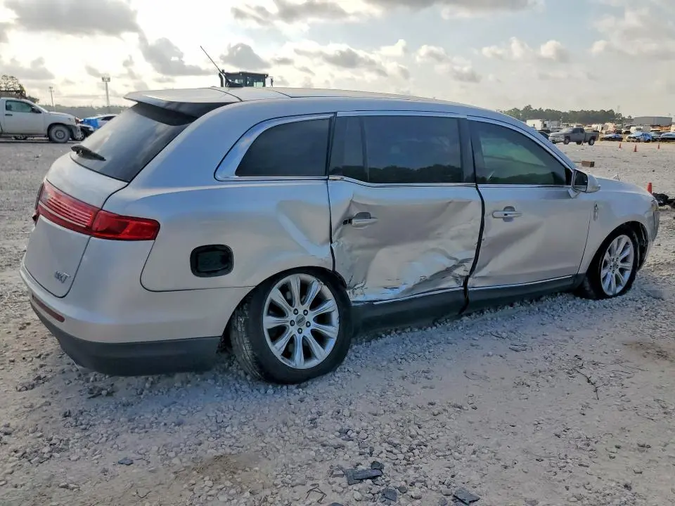 2016 LINCOLN MKT   