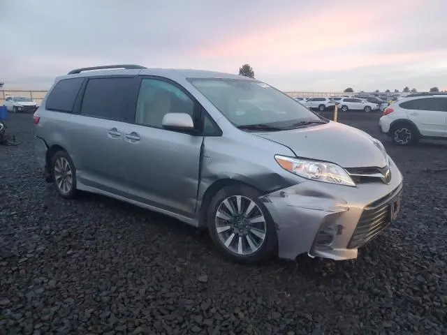 2018 TOYOTA SIENNA LE  