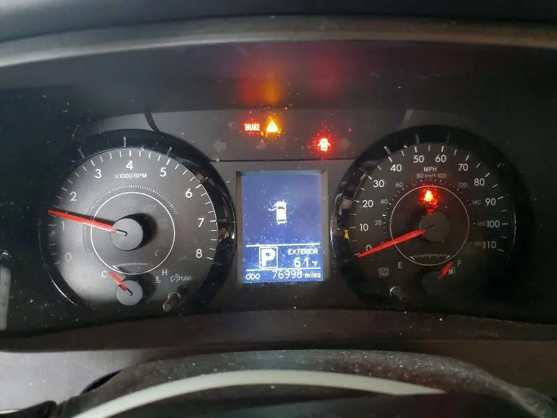 2016 TOYOTA SIENNA LE  