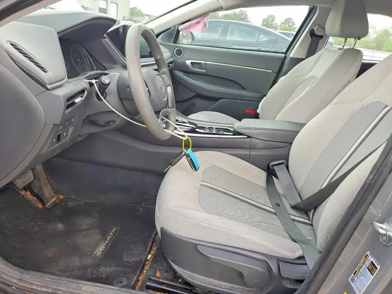 2022 HYUNDAI SONATA SE  
