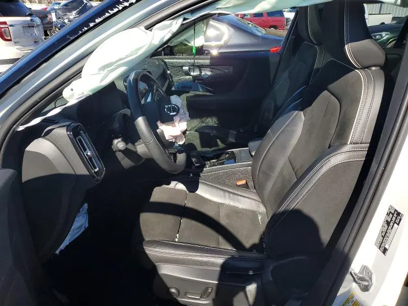 2022 VOLVO XC40 P8 RECHARGE PLUS  