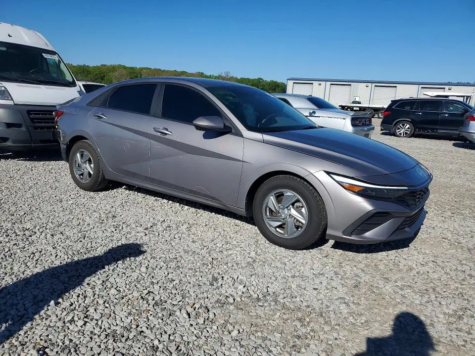 2024 HYUNDAI ELANTRA SE  