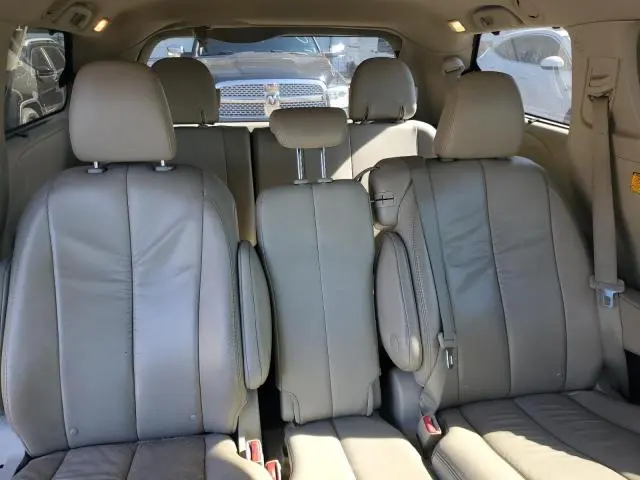 2011 TOYOTA SIENNA XLE  