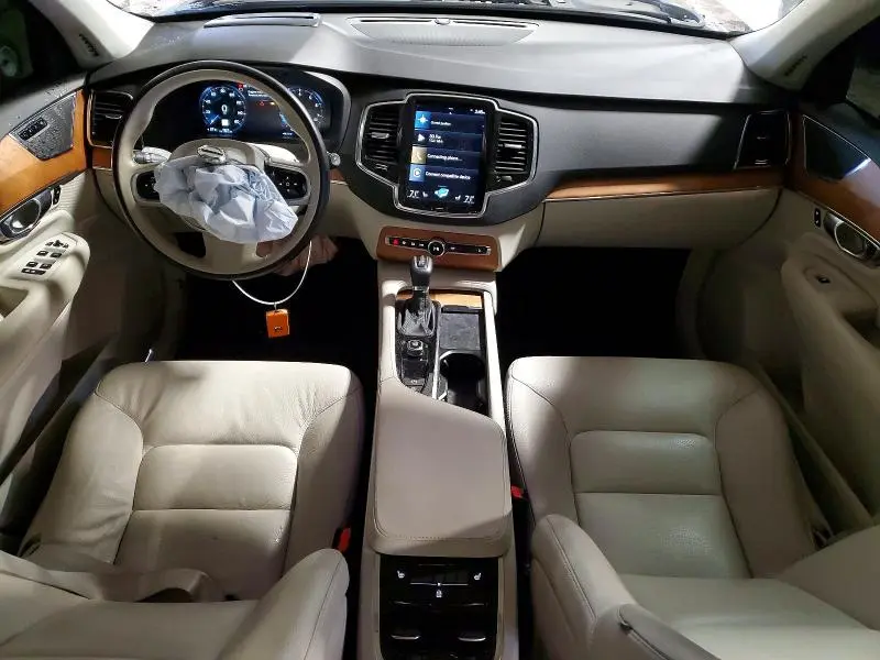 2022 VOLVO XC90 T6 MOMENTUM  