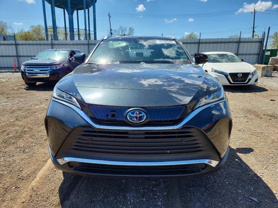 2021 TOYOTA VENZA XLE  