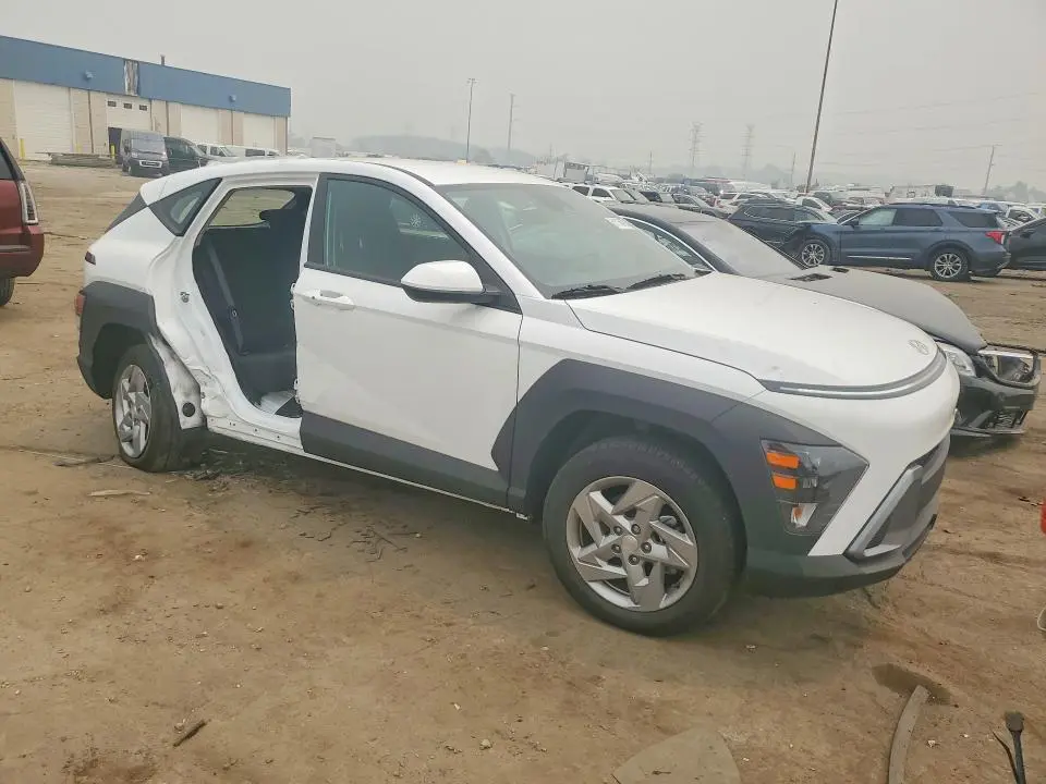 2024 HYUNDAI KONA SE  