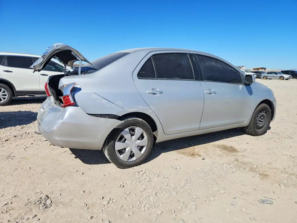 2010 TOYOTA YARIS BASE  