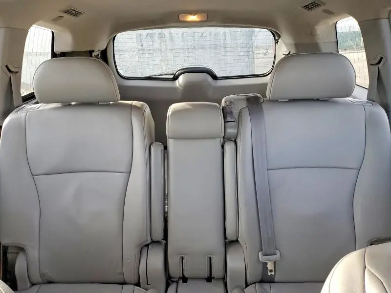 2012 TOYOTA HIGHLANDER SE  