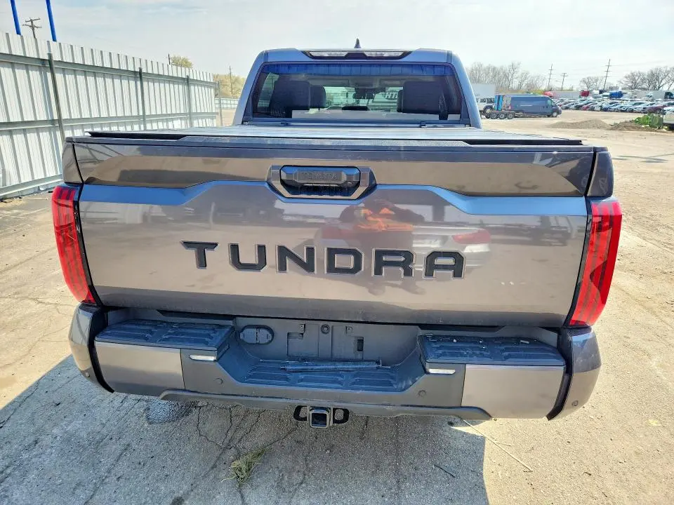 2022 TOYOTA TUNDRA SR5  