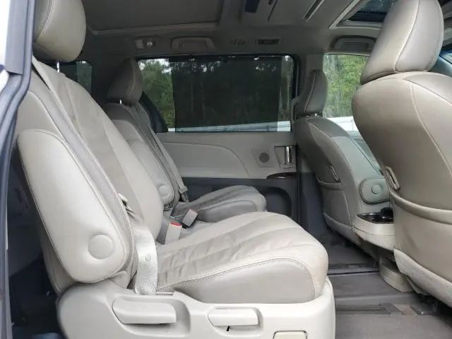 2013 TOYOTA SIENNA XLE  