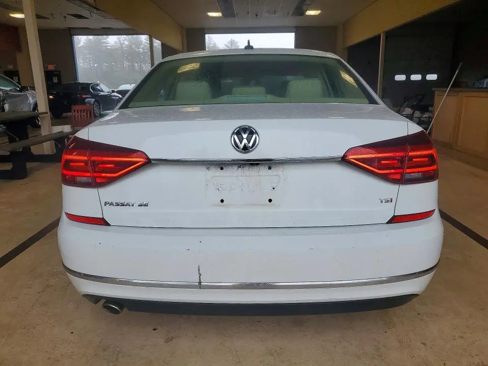 2018 VOLKSWAGEN PASSAT   
