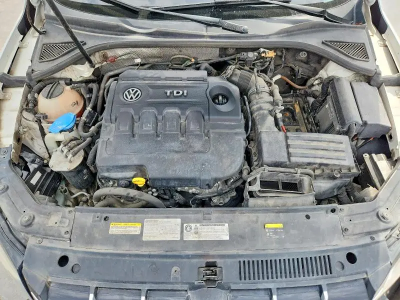 2015 VOLKSWAGEN PASSAT SE  