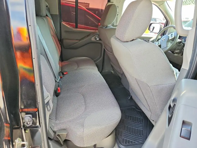 2017 NISSAN FRONTIER SV  