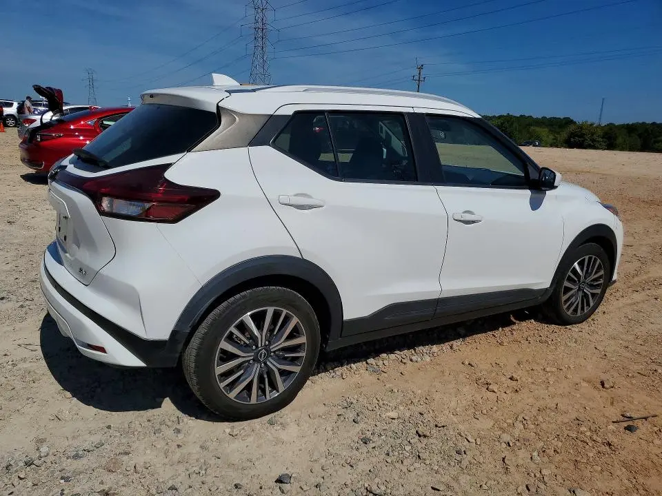 2022 NISSAN KICKS SV  