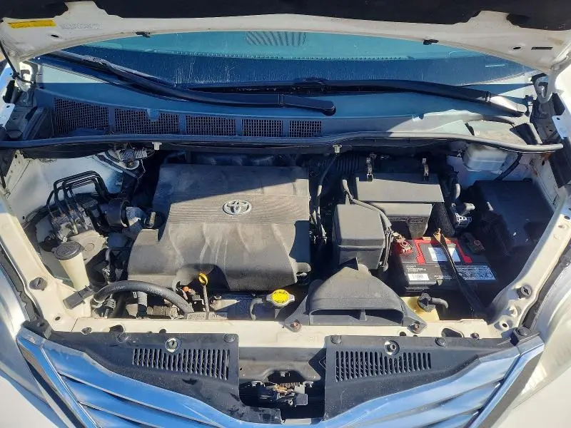 2011 TOYOTA SIENNA LIMITED 7-PASSENGER  
