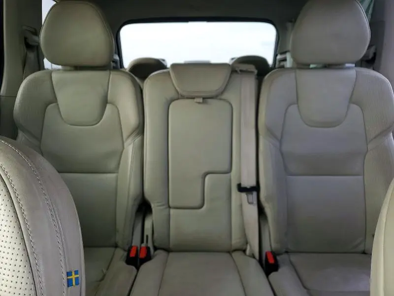 2017 VOLVO XC90 T6  