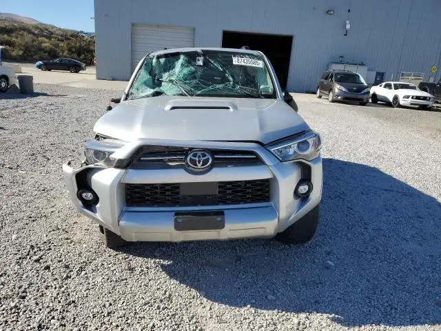 2023 TOYOTA 4RUNNER SE  