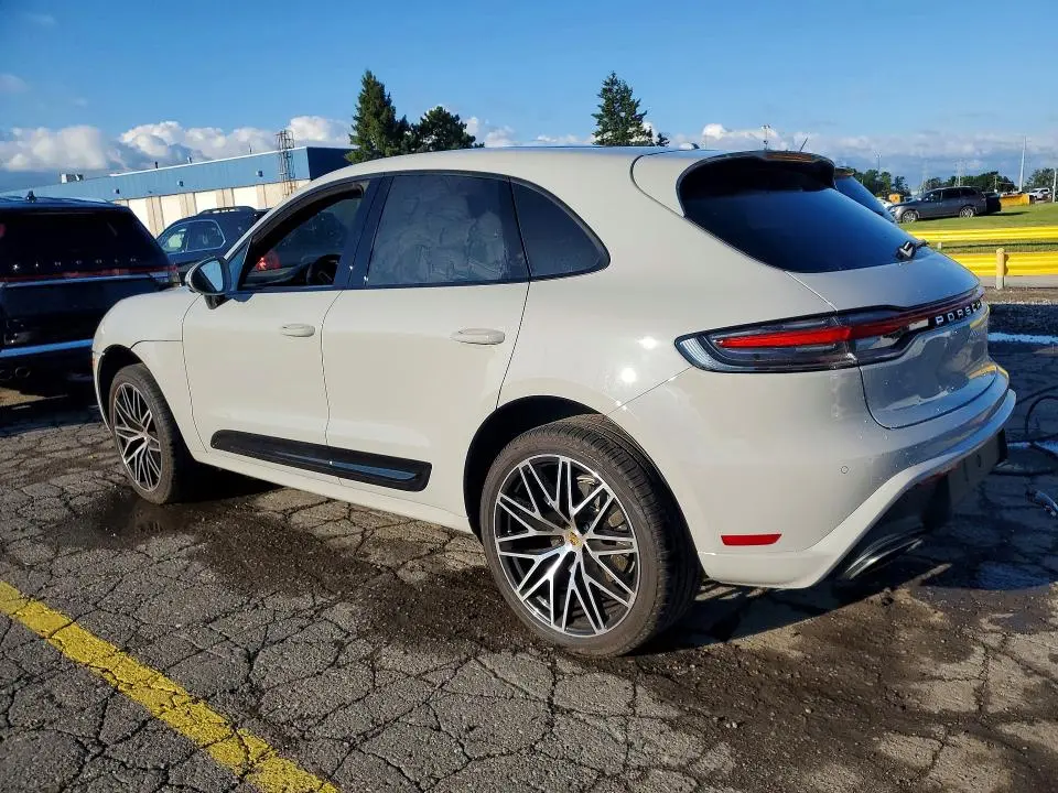 2025 PORSCHE MACAN BASE  