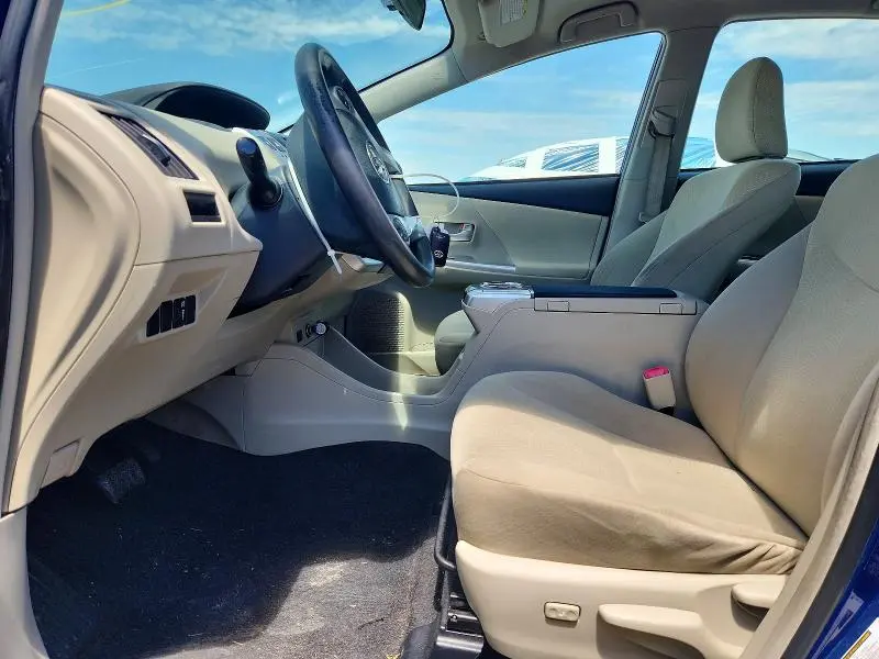 2014 TOYOTA PRIUS V TWO  