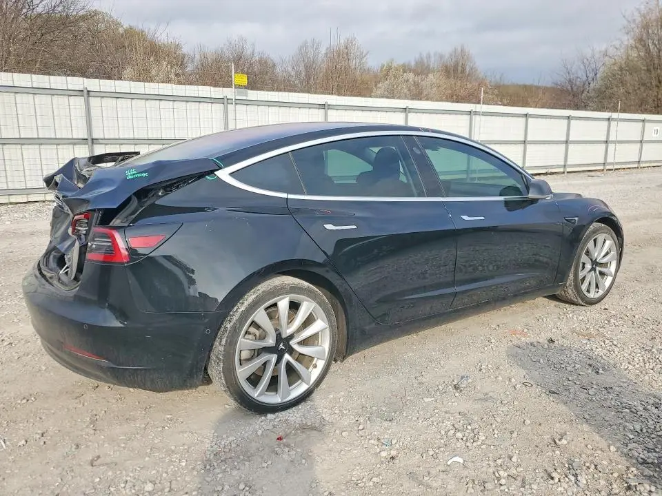 2018 TESLA MODEL 3   
