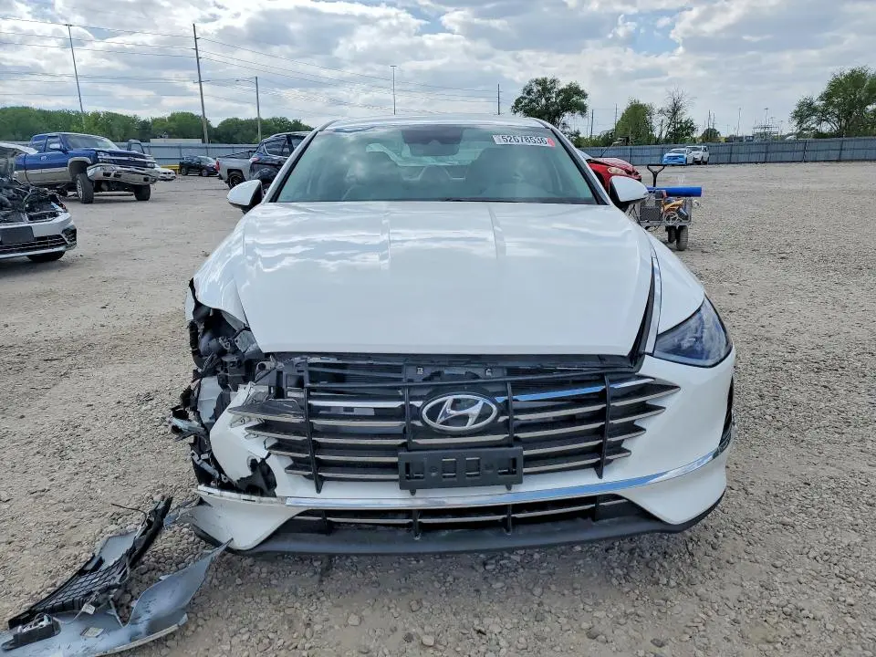 2023 HYUNDAI SONATA SE  