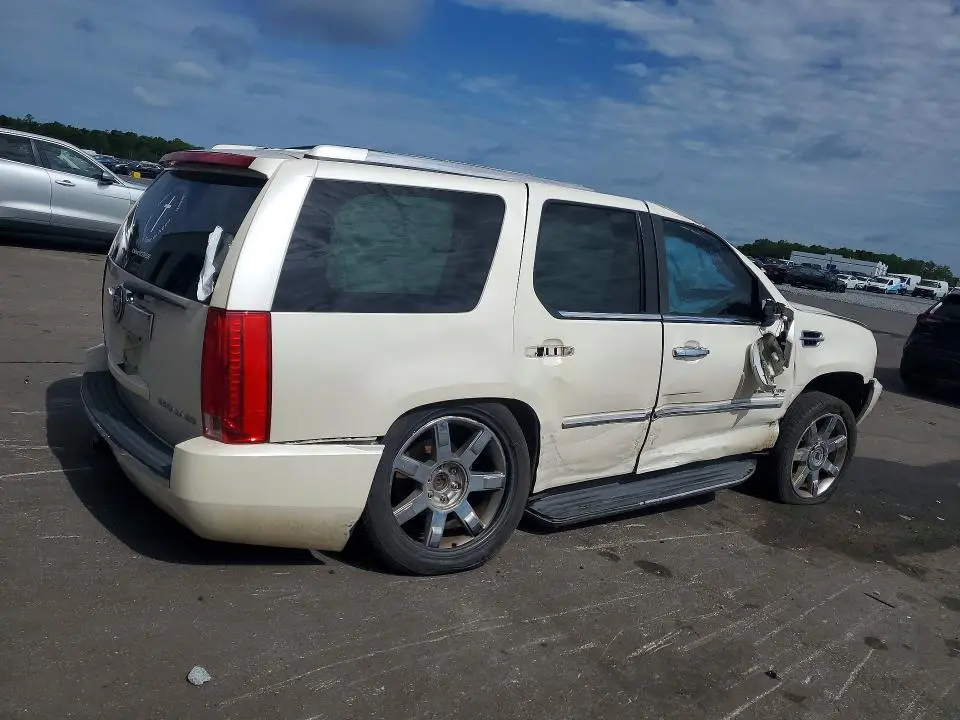 2010 CADILLAC ESCALADE LUXURY  