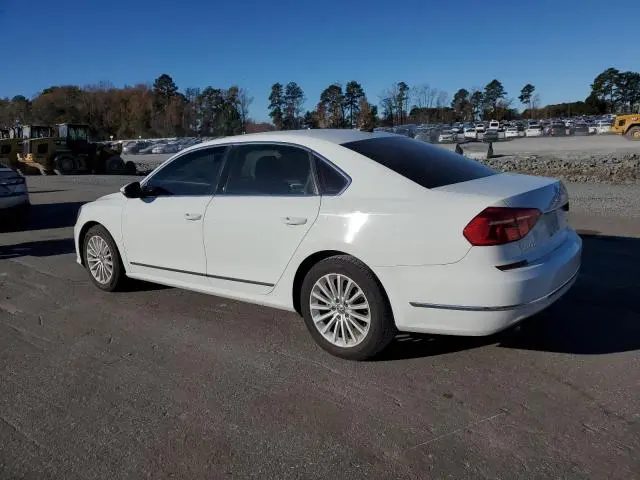 2016 VOLKSWAGEN PASSAT SE  
