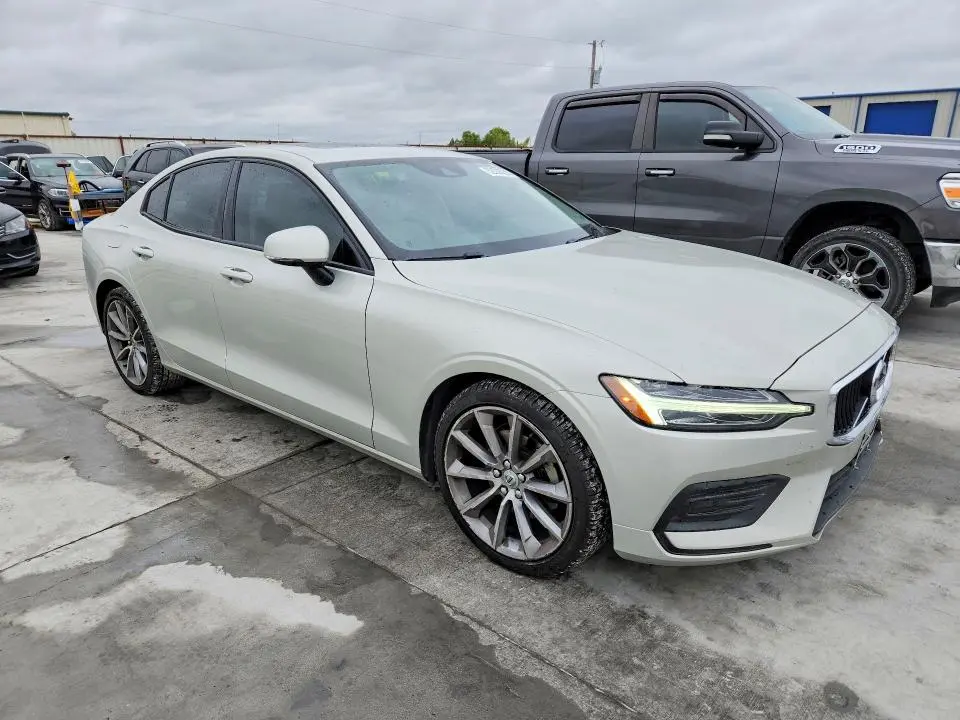 2020 VOLVO S60 T5 MOMENTUM  