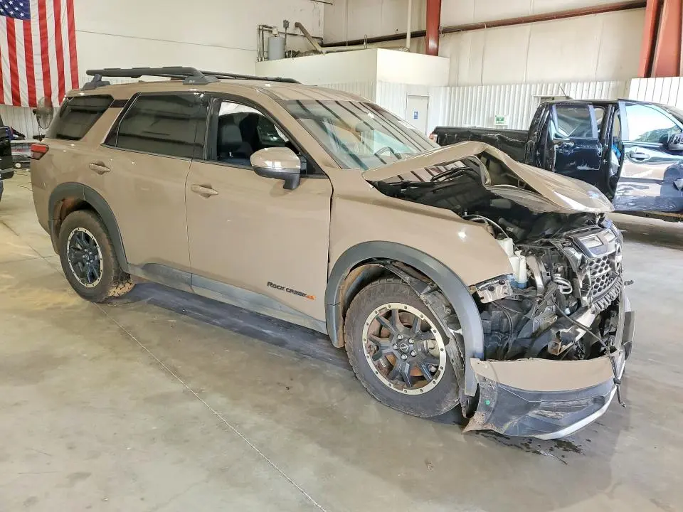 2023 NISSAN PATHFINDER SV  