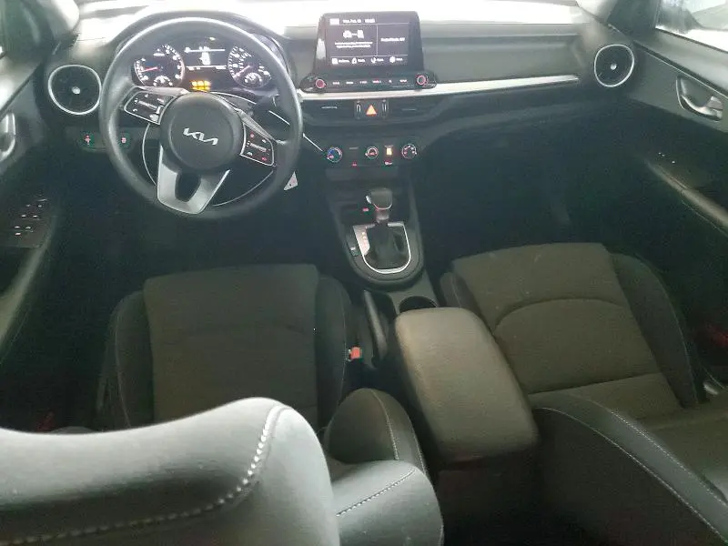 2023 KIA FORTE LX  