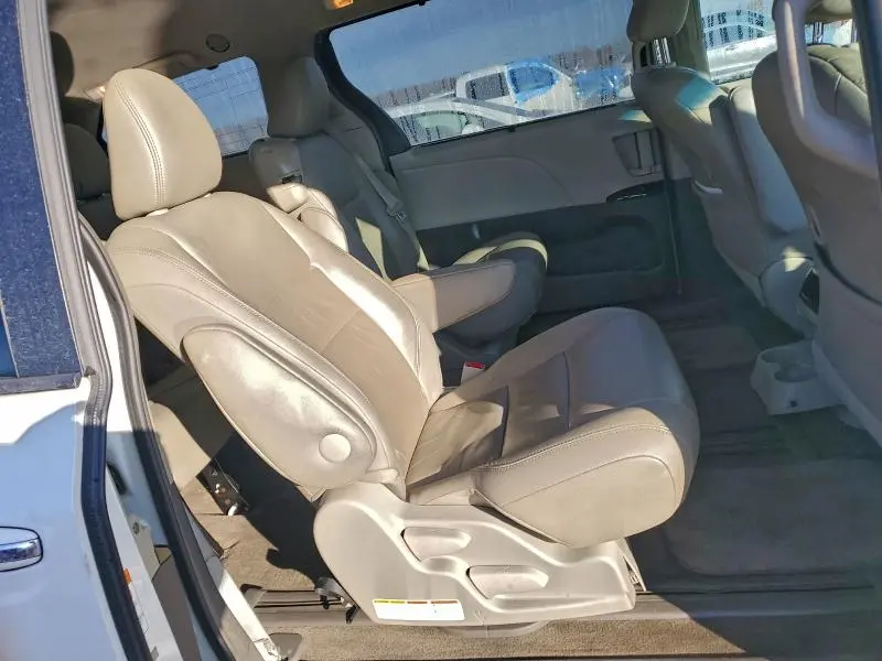 2015 TOYOTA SIENNA XLE  