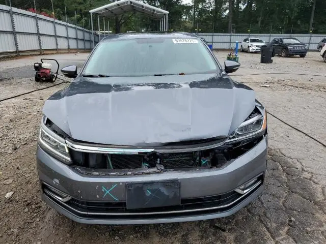 2016 VOLKSWAGEN PASSAT SE  