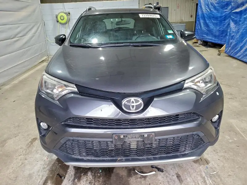 2016 TOYOTA RAV4 SE  
