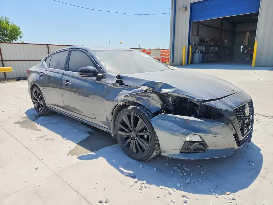 2022 NISSAN ALTIMA SR  