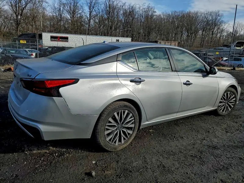 2023 NISSAN ALTIMA SV  