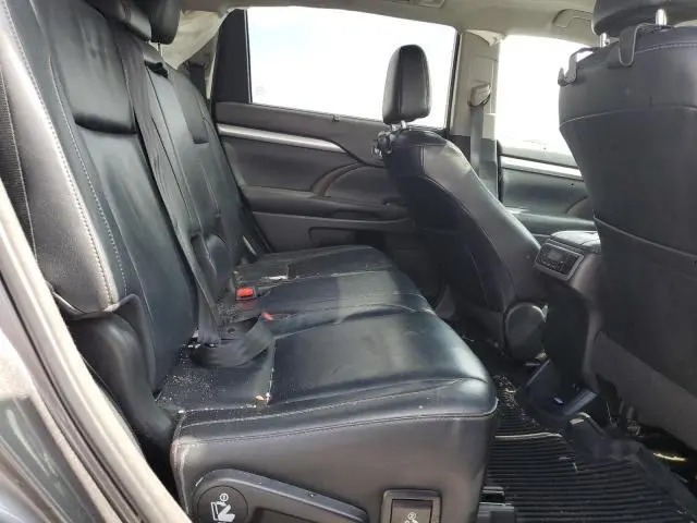 2018 TOYOTA HIGHLANDER SE  