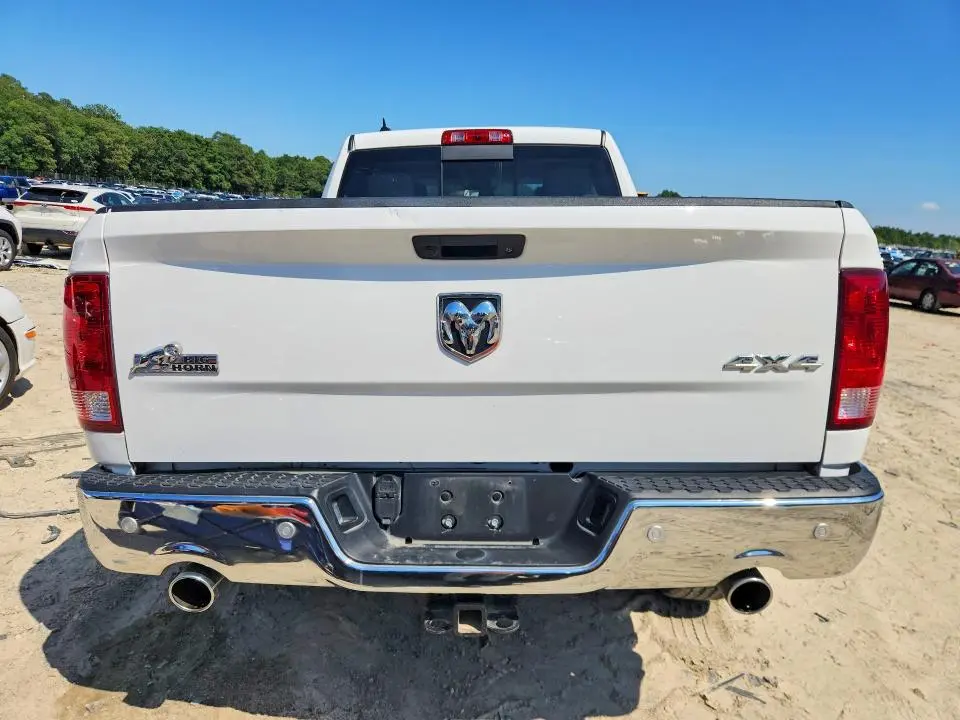 2017 RAM 1500 SLT  