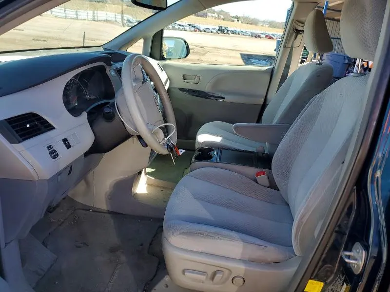 2012 TOYOTA SIENNA LE 8-PASSENGER  
