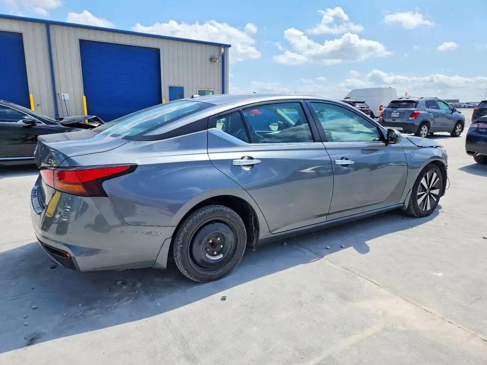2022 NISSAN ALTIMA SV  