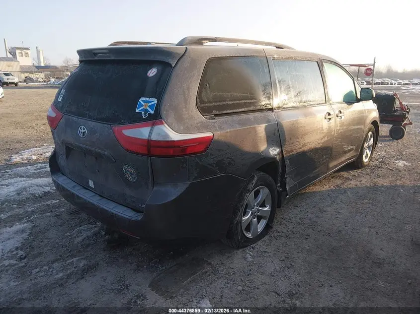 2017 TOYOTA SIENNA LE