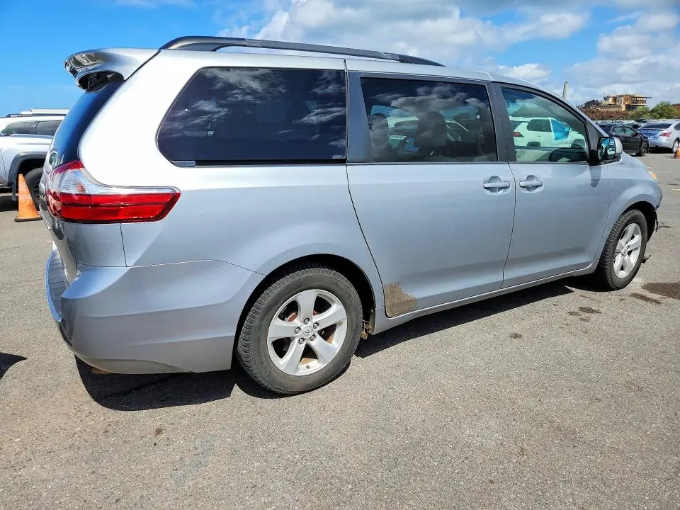 2015 TOYOTA SIENNA LE  