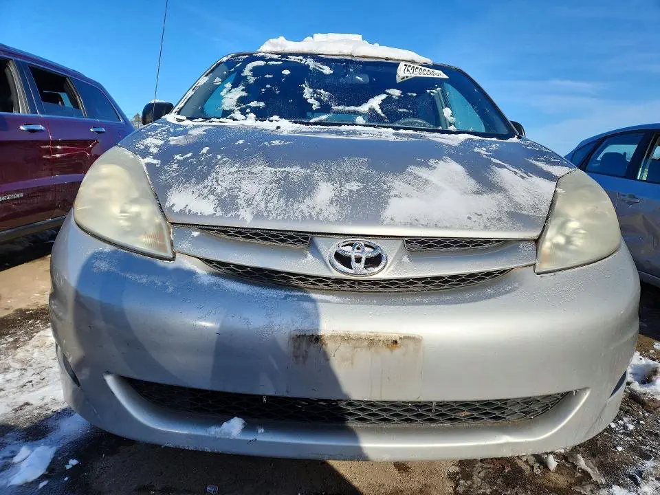 2010 TOYOTA SIENNA LE  
