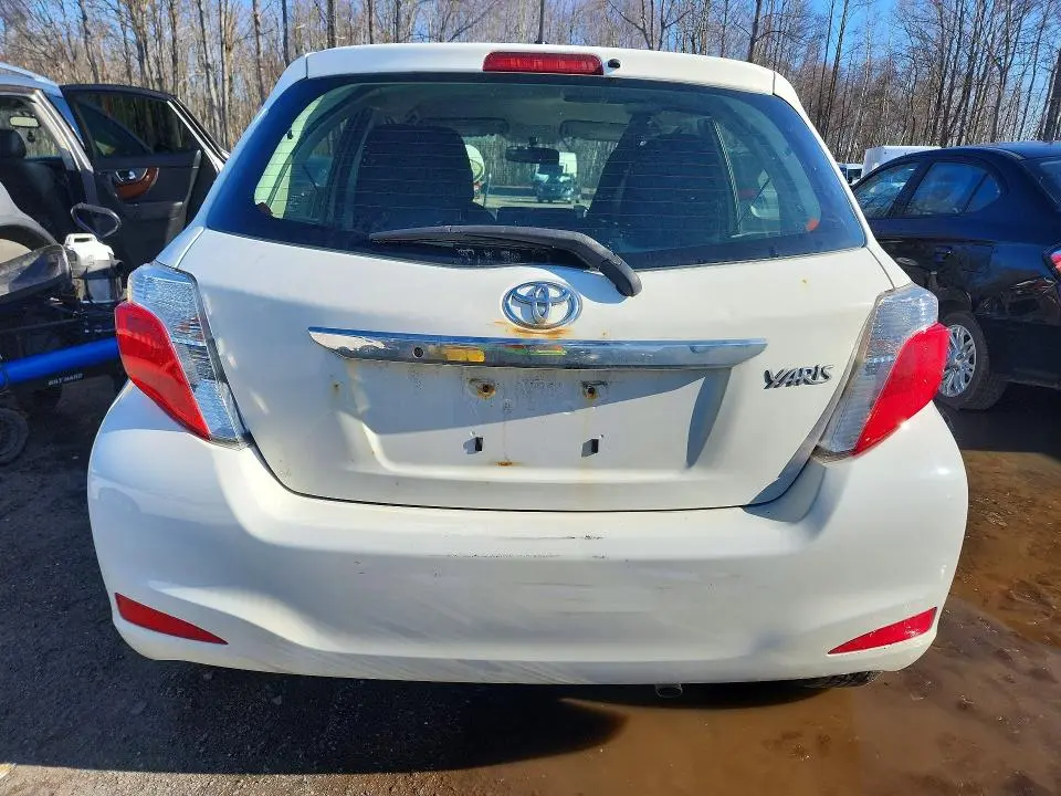 2012 TOYOTA YARIS 5-DOOR L  