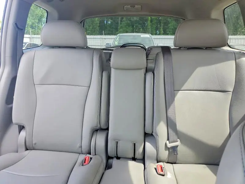 2012 TOYOTA HIGHLANDER SE  